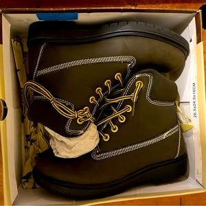 Deer Stags brown boots, little boy size 2